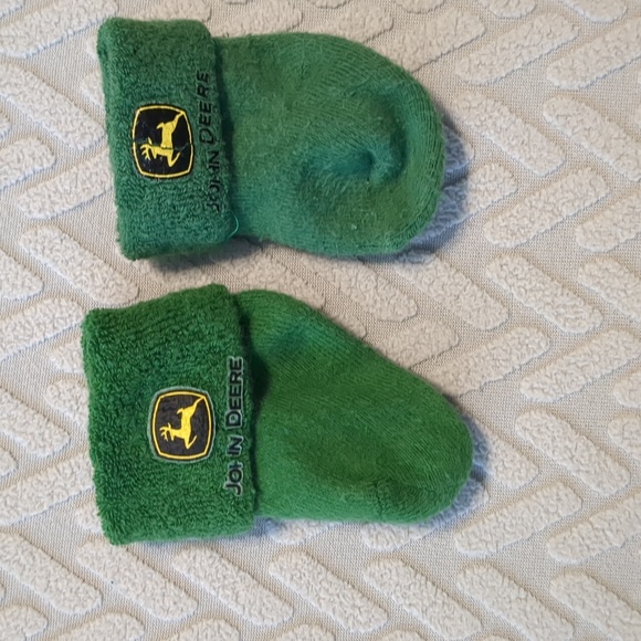 John Deere Kids / Baby  - Yellow and Green, Gray And Green Onesies 3-9 Month - Picture 5 of 8